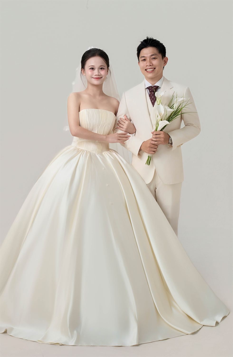 Ảnh cưới của Quỳnh Anh và Sang trong studio