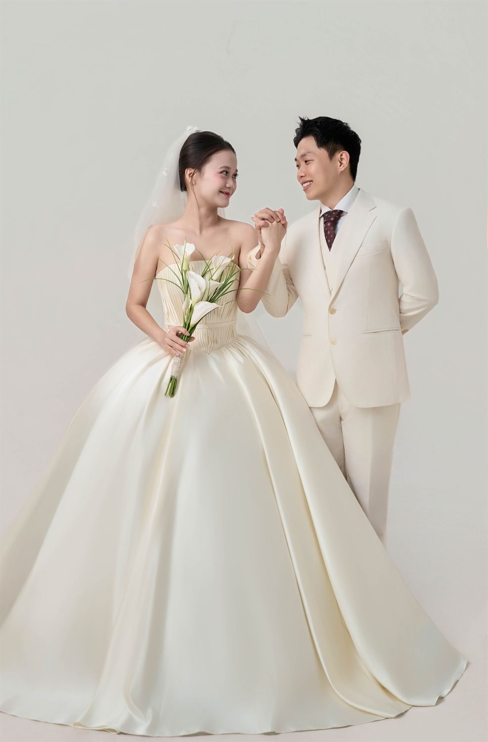 Ảnh cưới của Quỳnh Anh và Sang trong studio