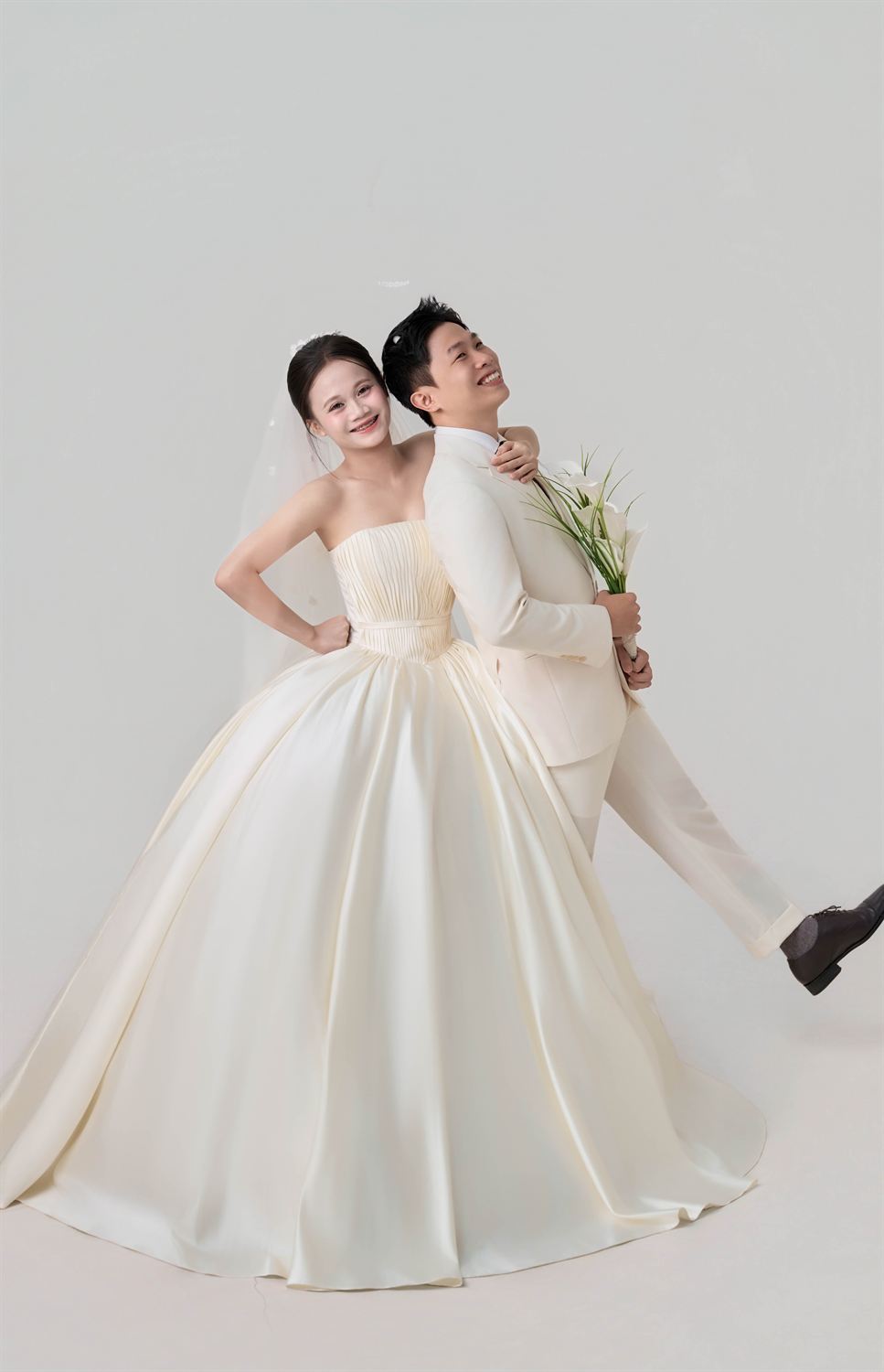 Ảnh cưới của Quỳnh Anh và Sang trong studio