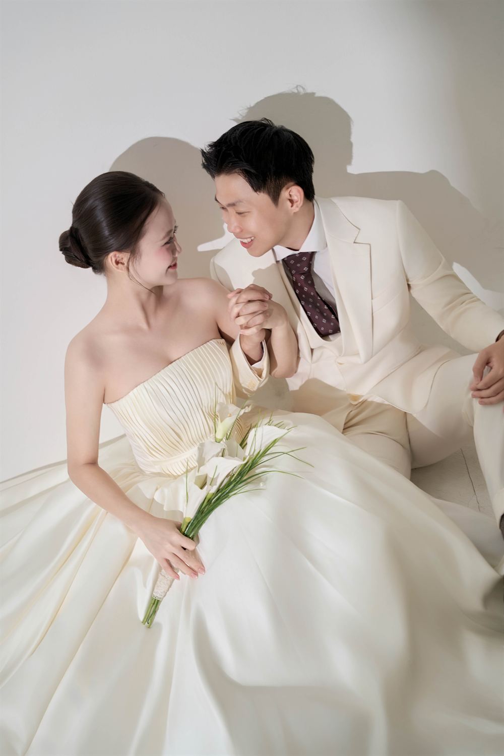 Ảnh cưới của Quỳnh Anh và Sang trong studio