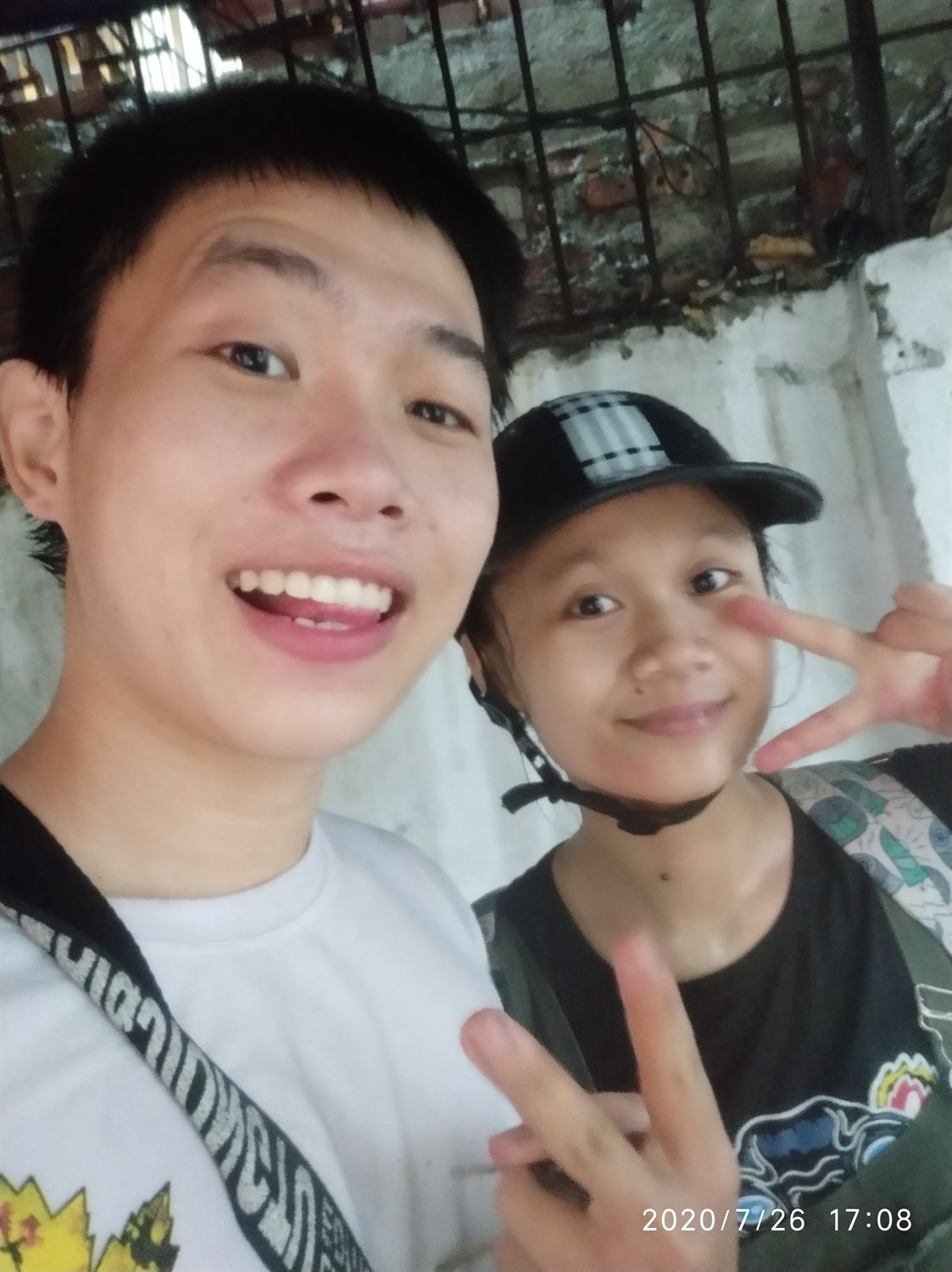 Quỳnh Anh và Sang trong một chuyến đi
