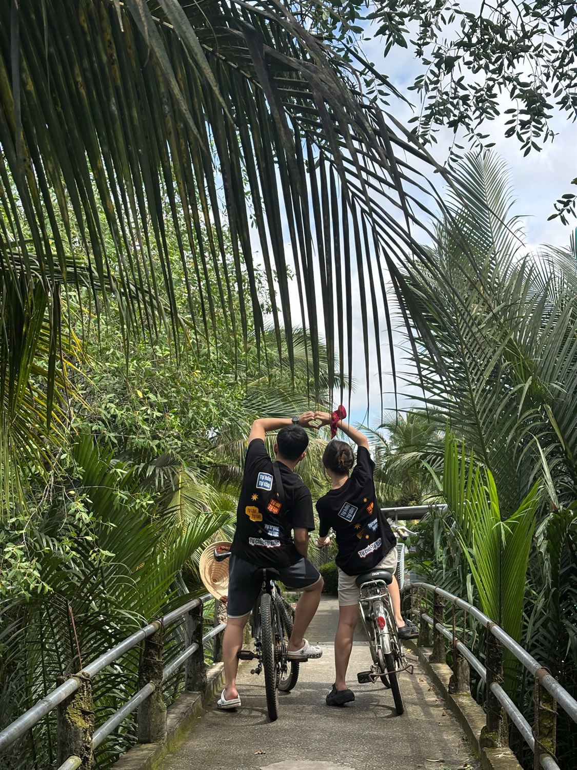 Quỳnh Anh và Sang trong một chuyến đi