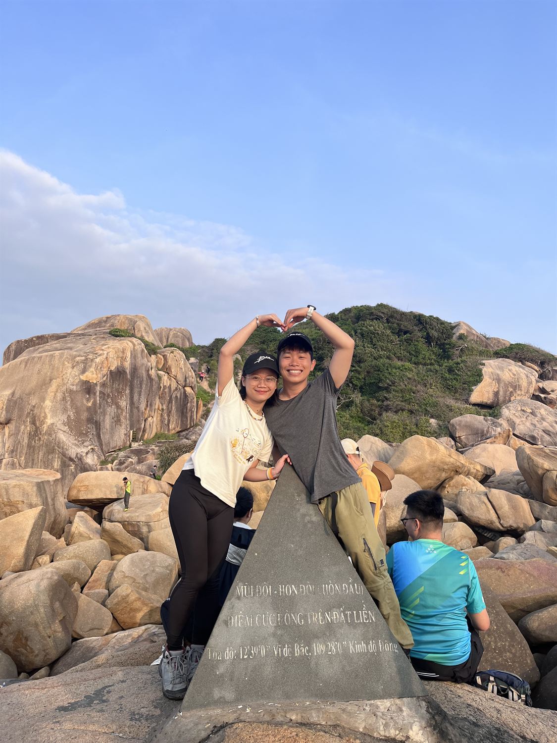 Quỳnh Anh và Sang trong một chuyến đi