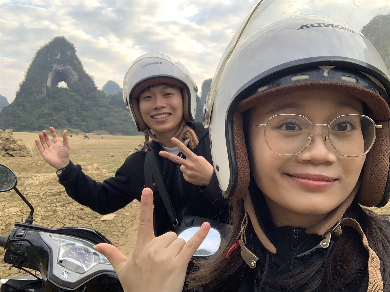 Quỳnh Anh và Sang trong một chuyến đi