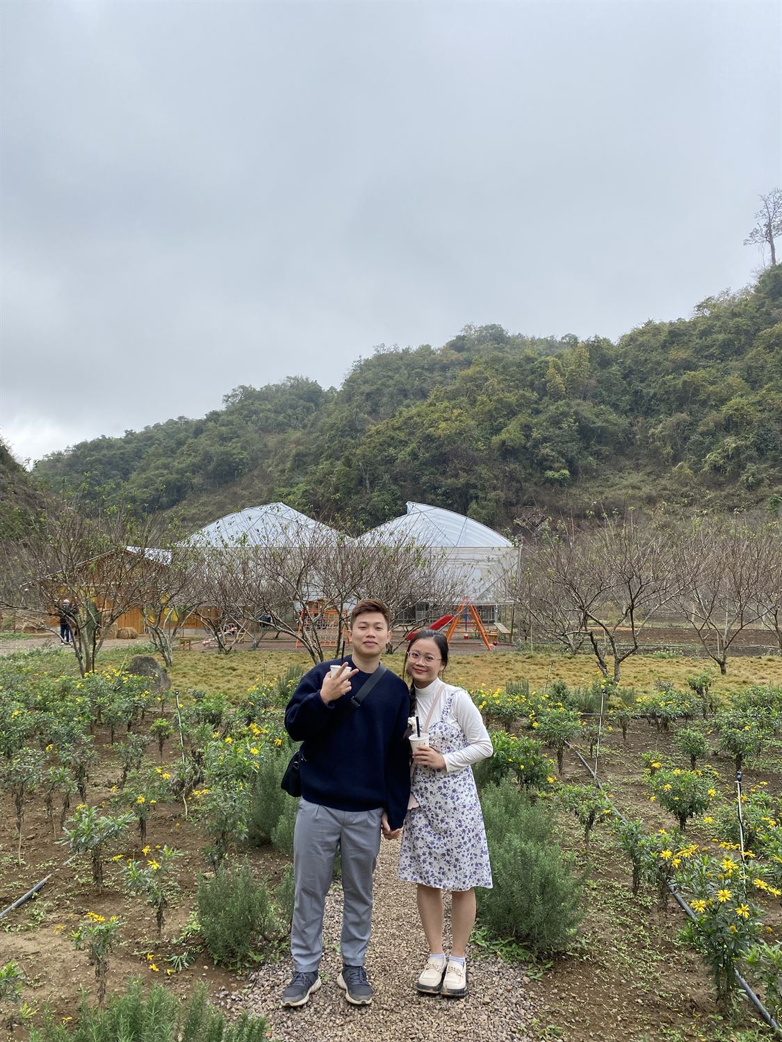 Quỳnh Anh và Sang trong một chuyến đi