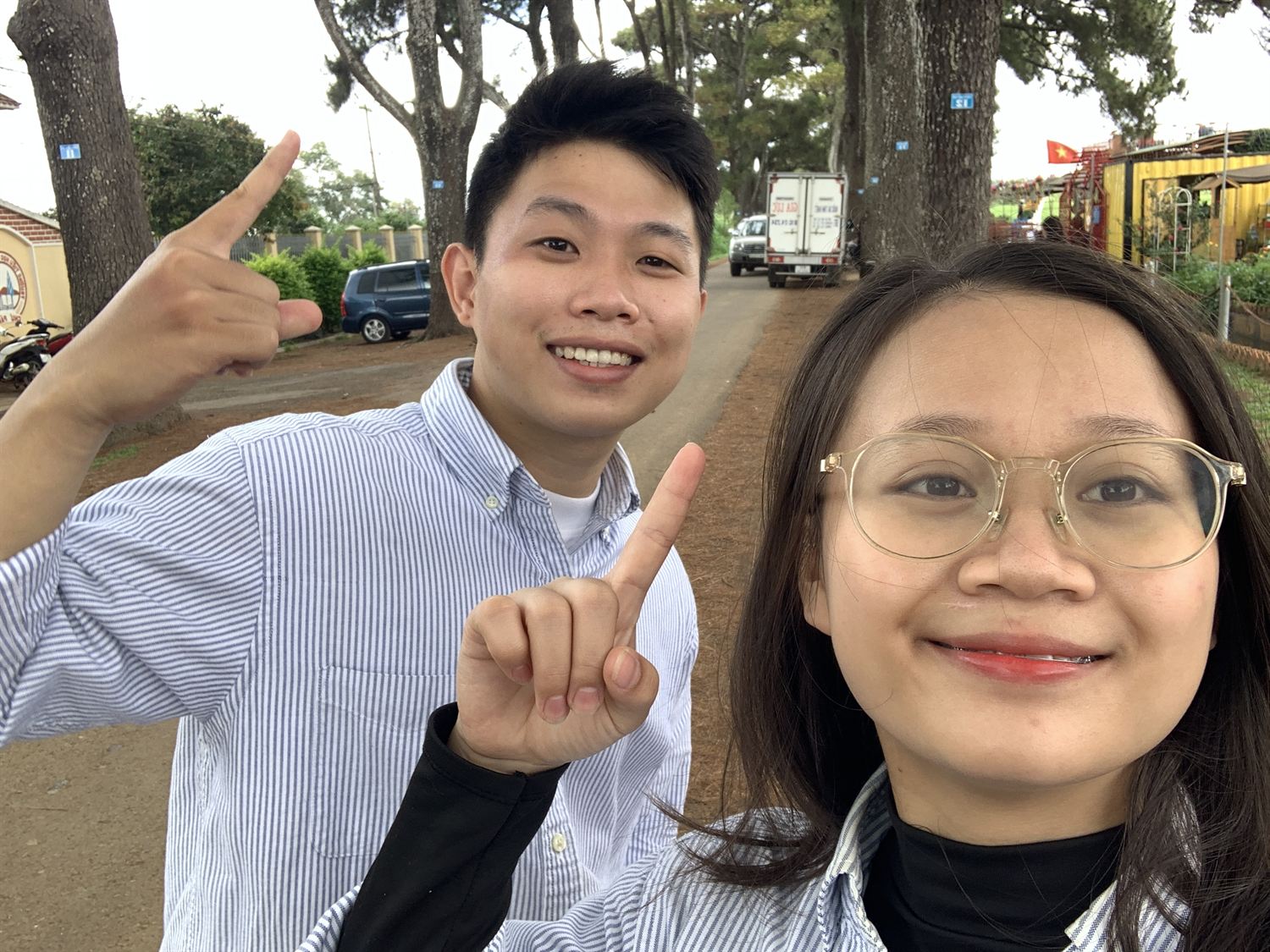 Quỳnh Anh và Sang trong một chuyến đi